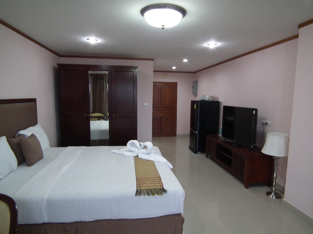Abricole At Pattaya Hill Apartment Екстериор снимка