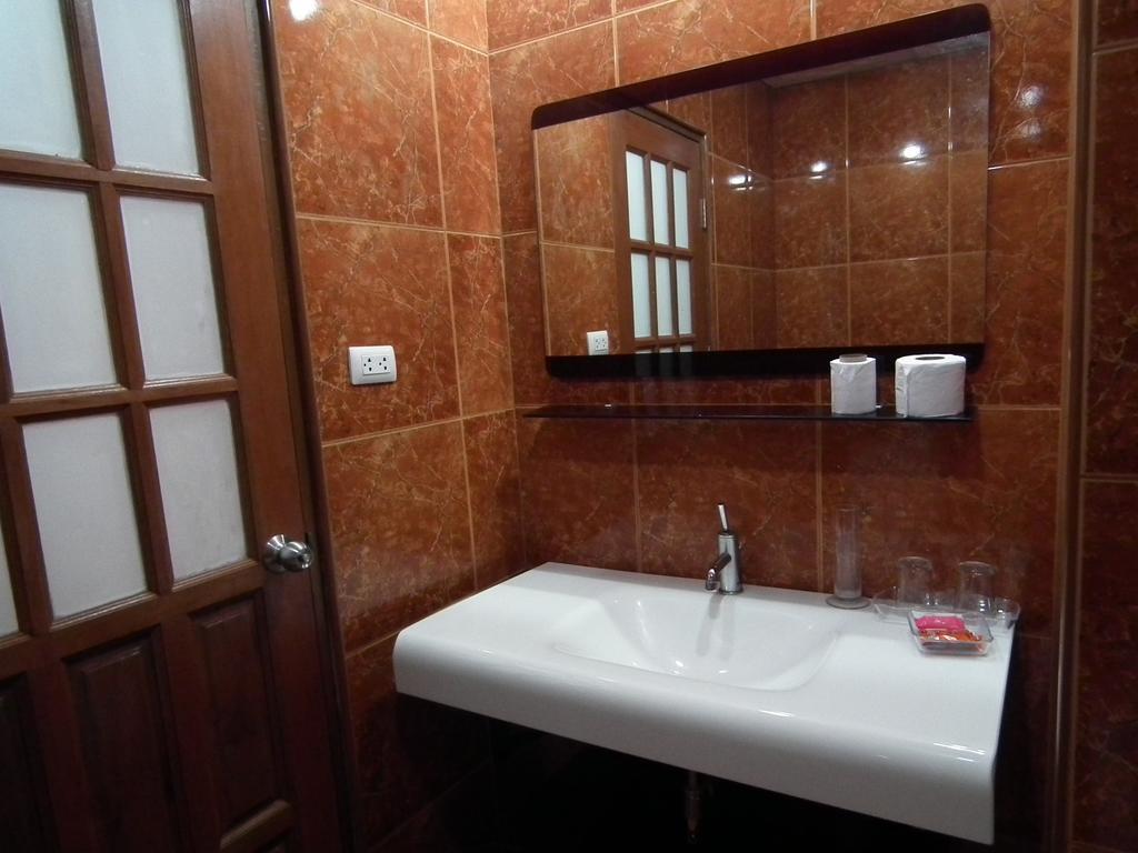 Abricole At Pattaya Hill Apartment Екстериор снимка