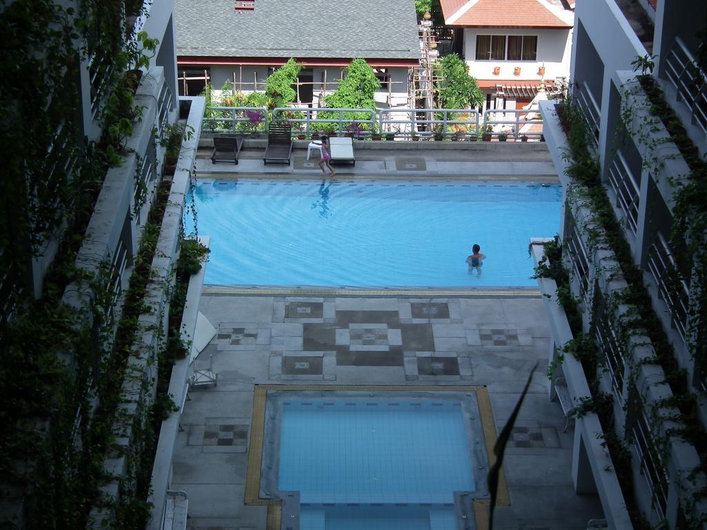 Abricole At Pattaya Hill Apartment Екстериор снимка