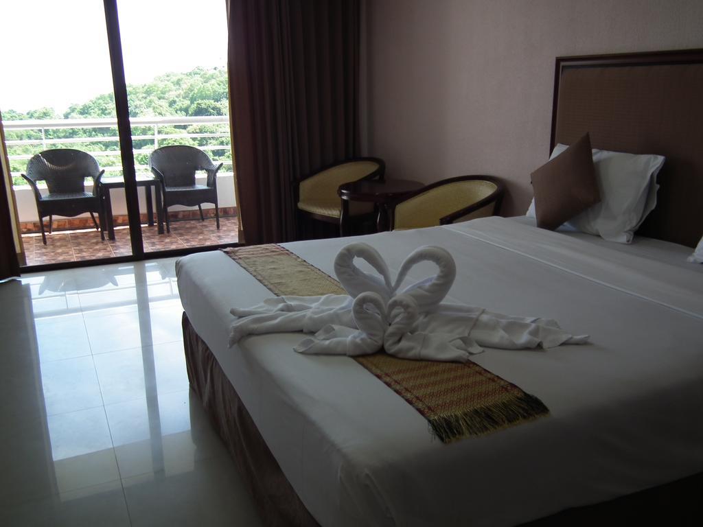 Abricole At Pattaya Hill Apartment Екстериор снимка
