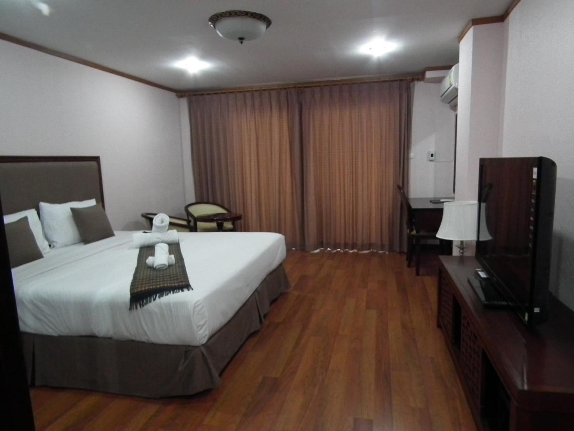 Abricole At Pattaya Hill Apartment Екстериор снимка