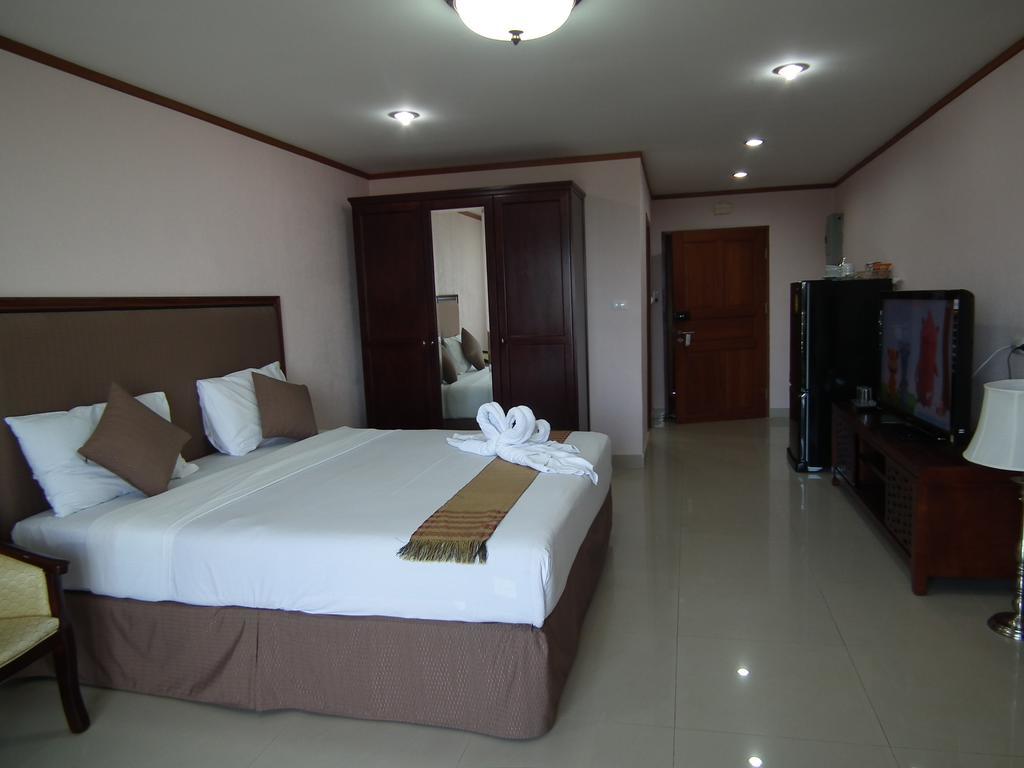 Abricole At Pattaya Hill Apartment Екстериор снимка