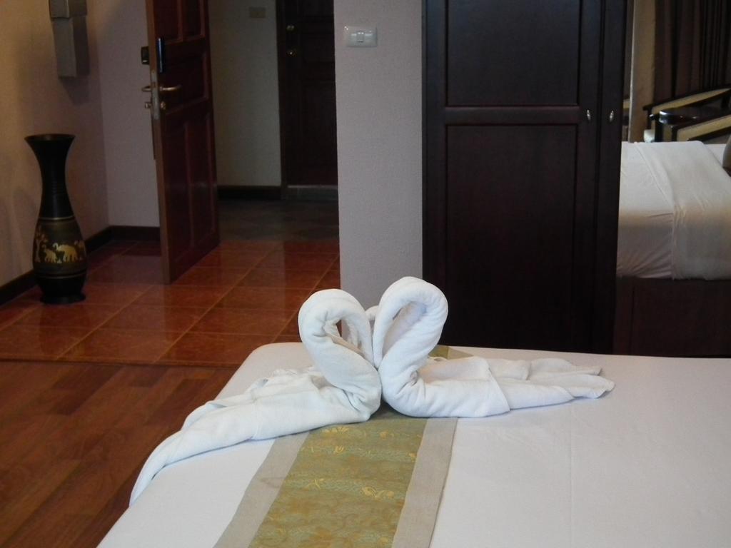 Abricole At Pattaya Hill Apartment Екстериор снимка