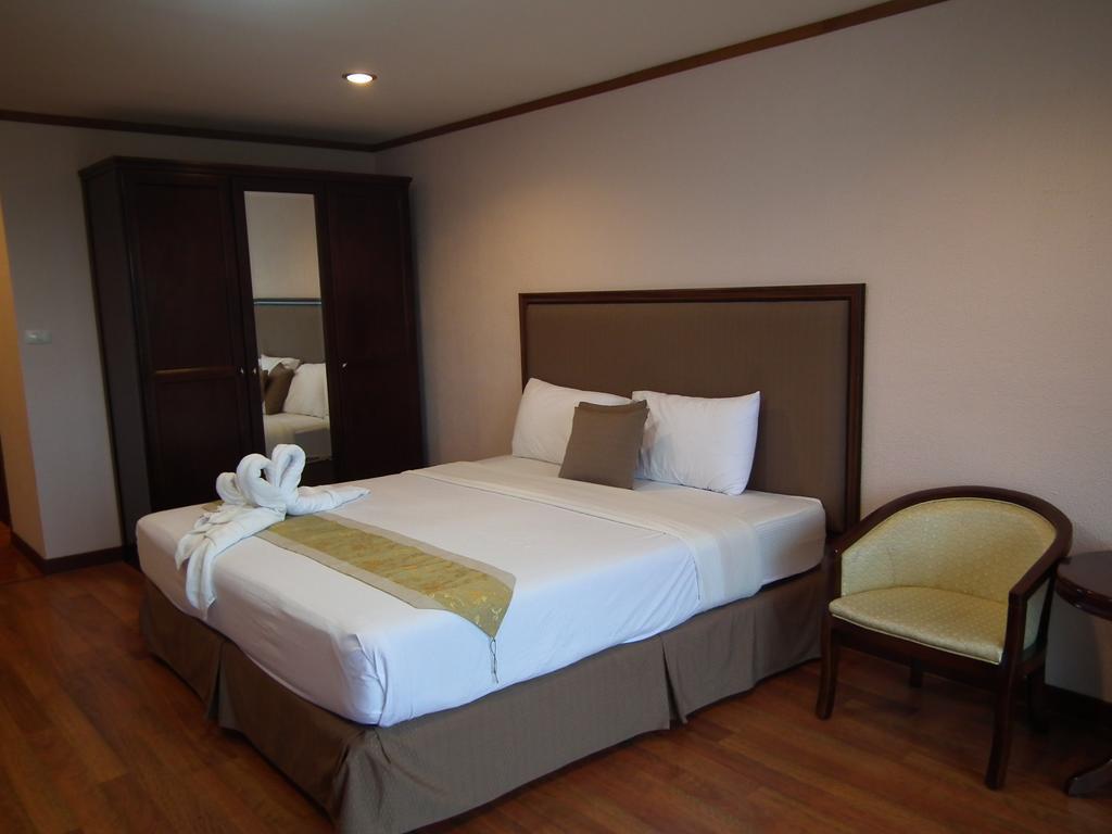 Abricole At Pattaya Hill Apartment Екстериор снимка