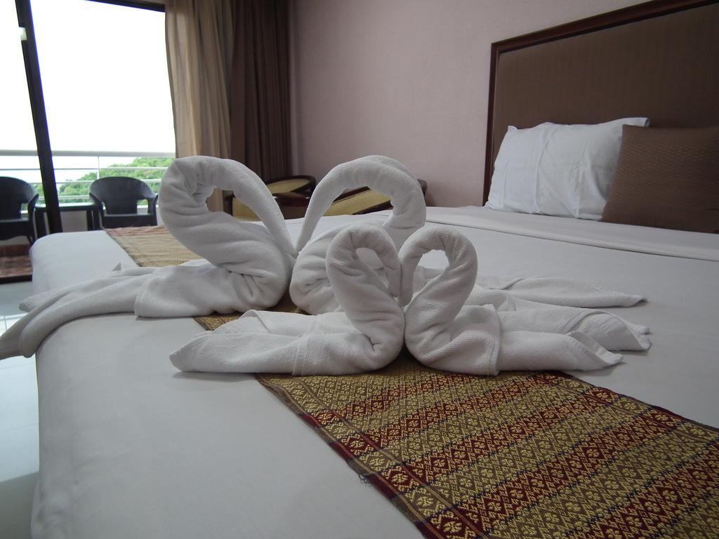 Abricole At Pattaya Hill Apartment Екстериор снимка