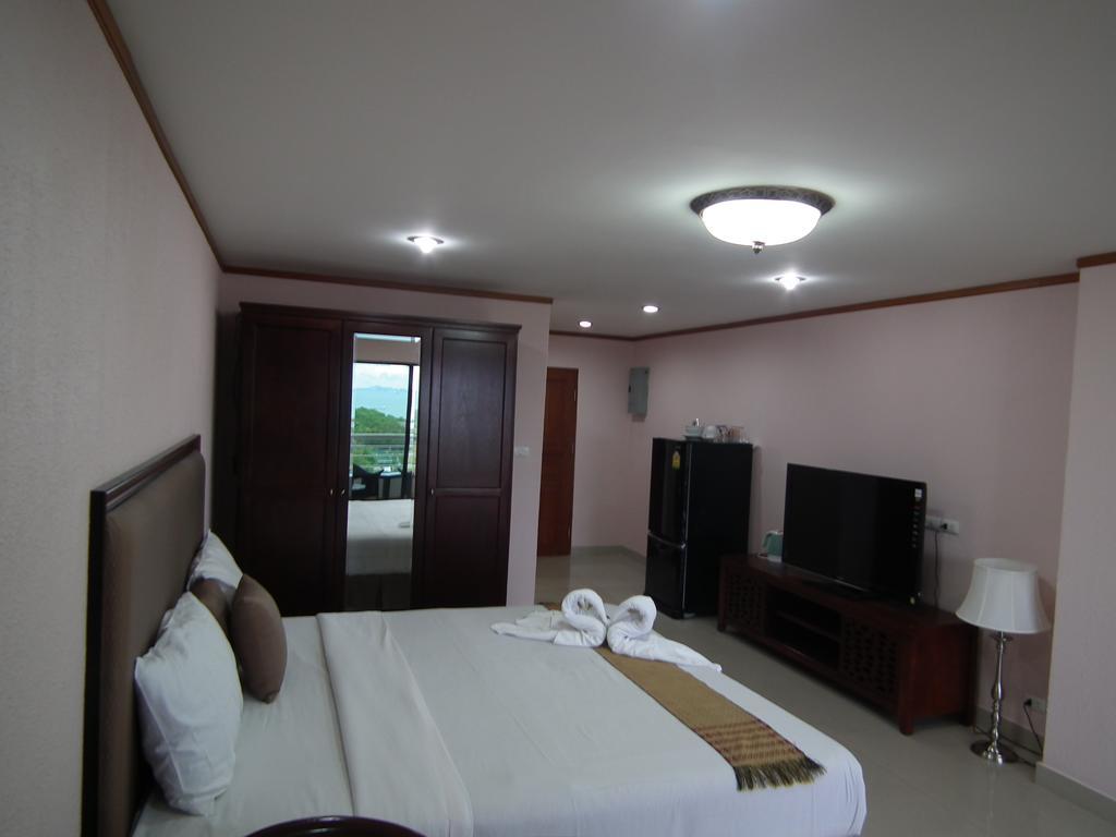 Abricole At Pattaya Hill Apartment Екстериор снимка