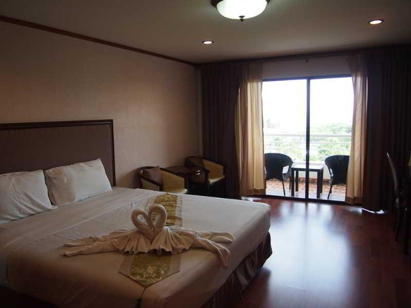 Abricole At Pattaya Hill Apartment Екстериор снимка