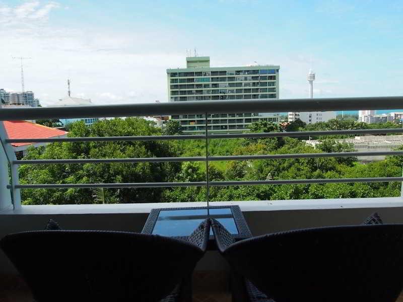 Abricole At Pattaya Hill Apartment Екстериор снимка