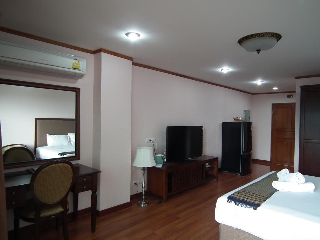 Abricole At Pattaya Hill Apartment Екстериор снимка