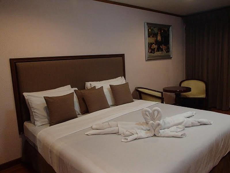 Abricole At Pattaya Hill Apartment Екстериор снимка