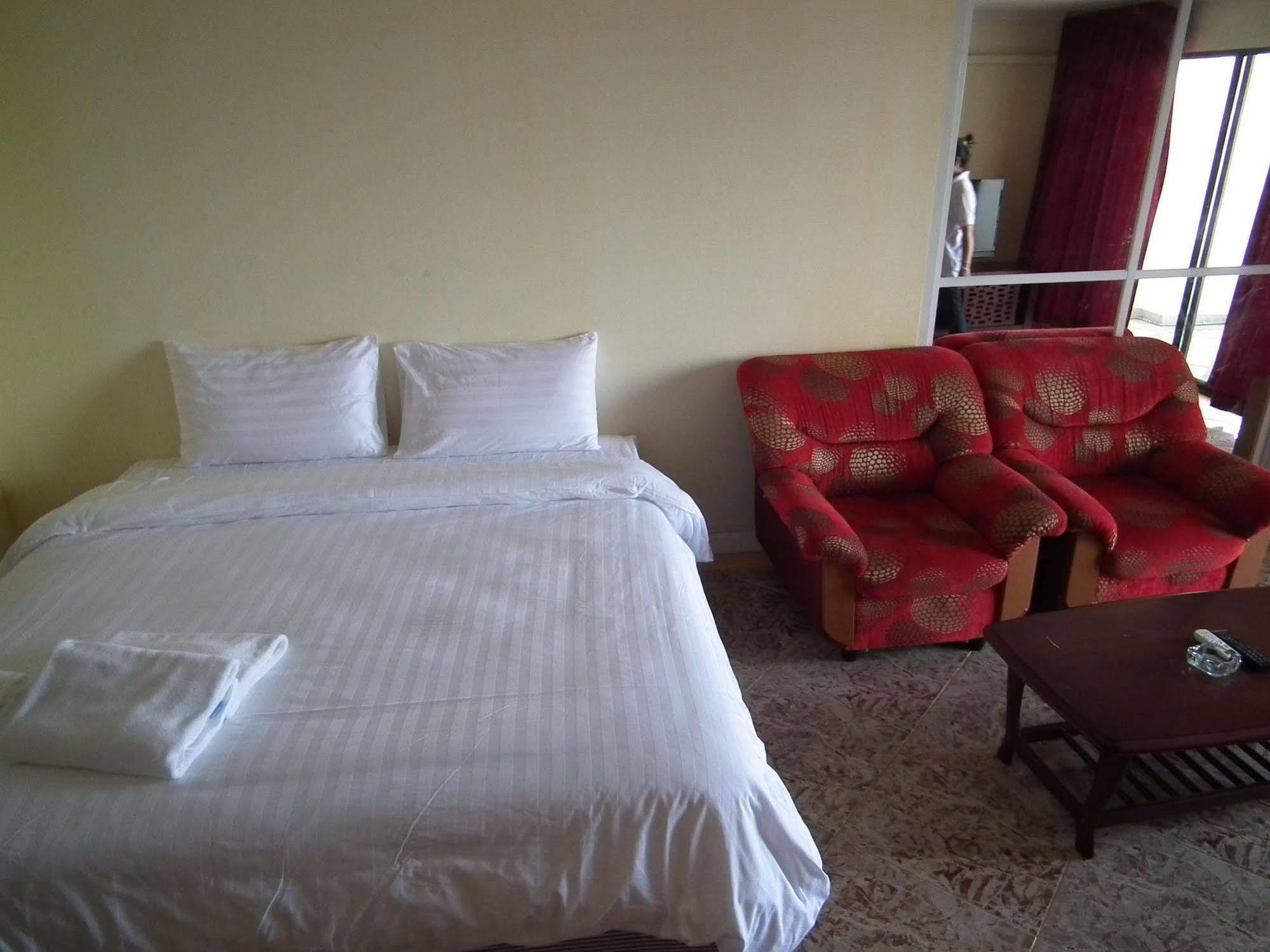 Abricole At Pattaya Hill Apartment Екстериор снимка