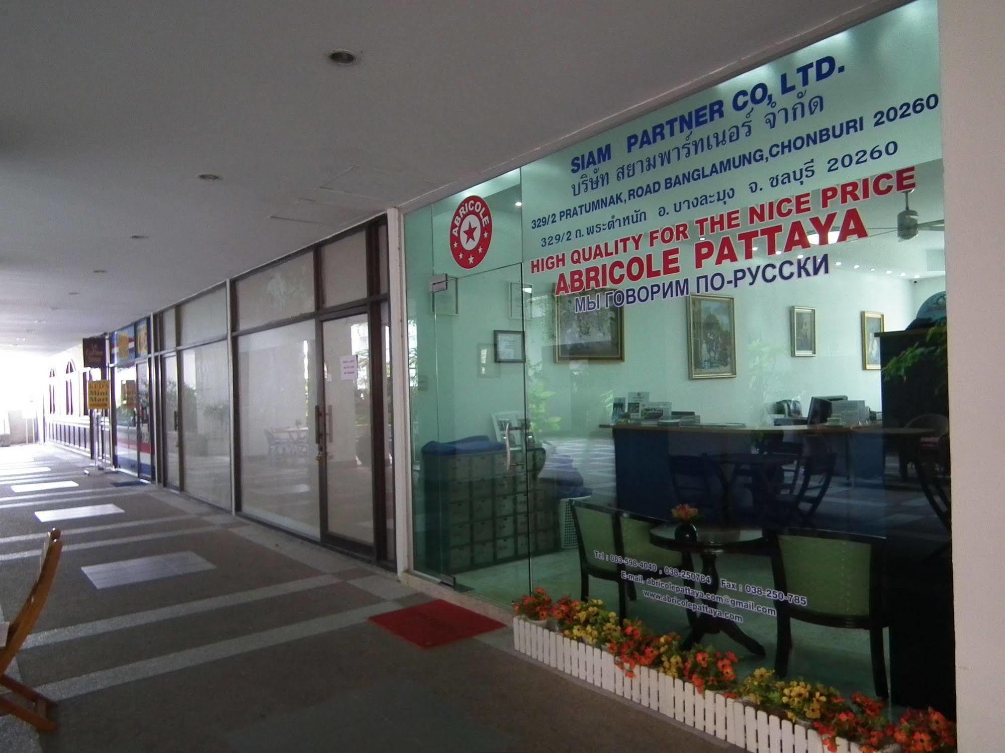Abricole At Pattaya Hill Apartment Екстериор снимка