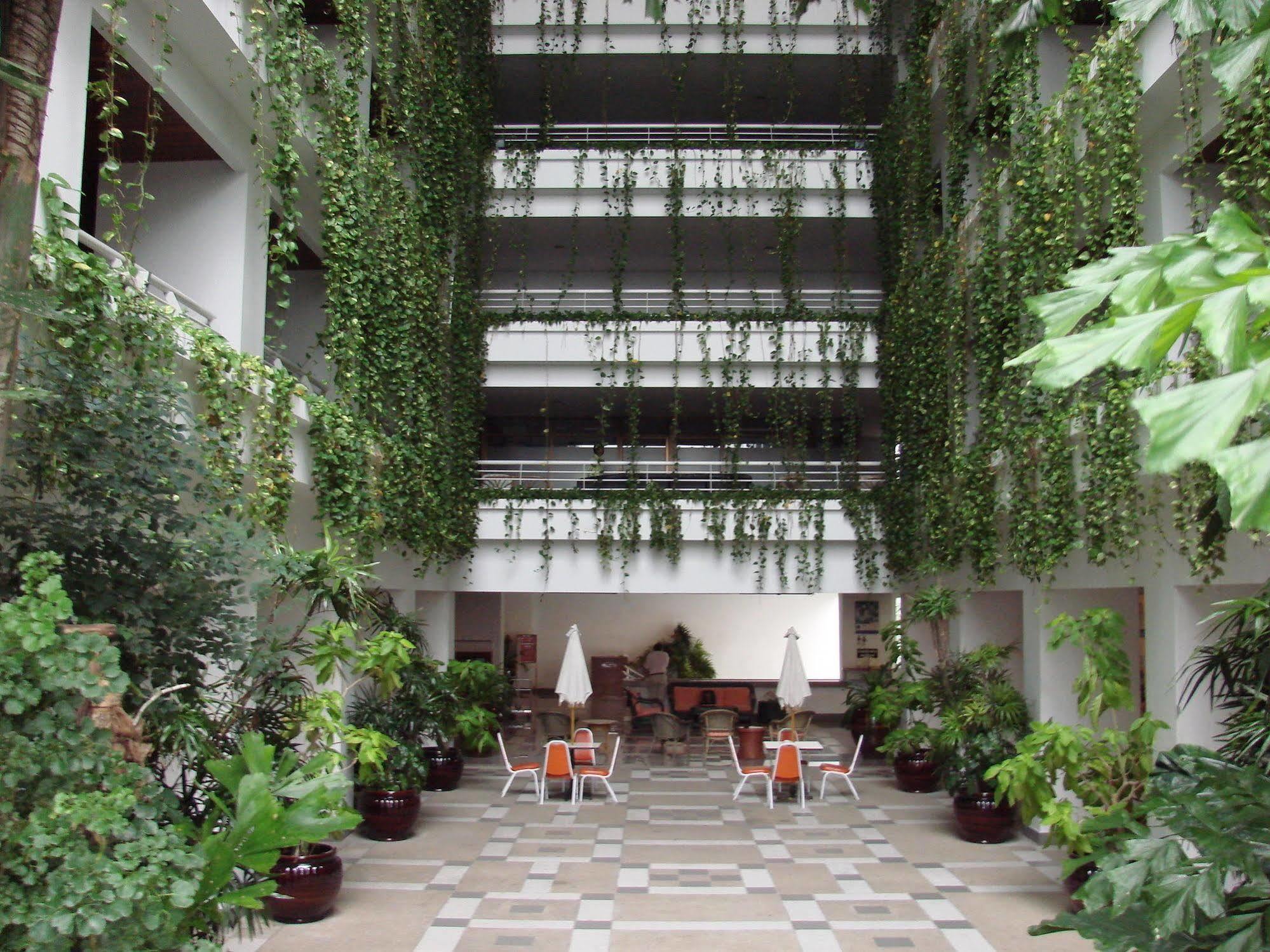 Abricole At Pattaya Hill Apartment Екстериор снимка