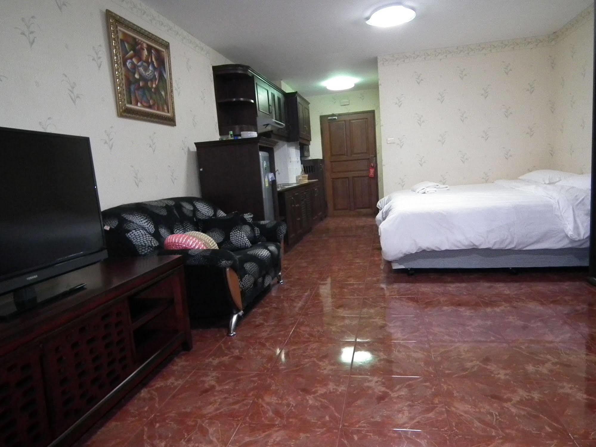 Abricole At Pattaya Hill Apartment Екстериор снимка