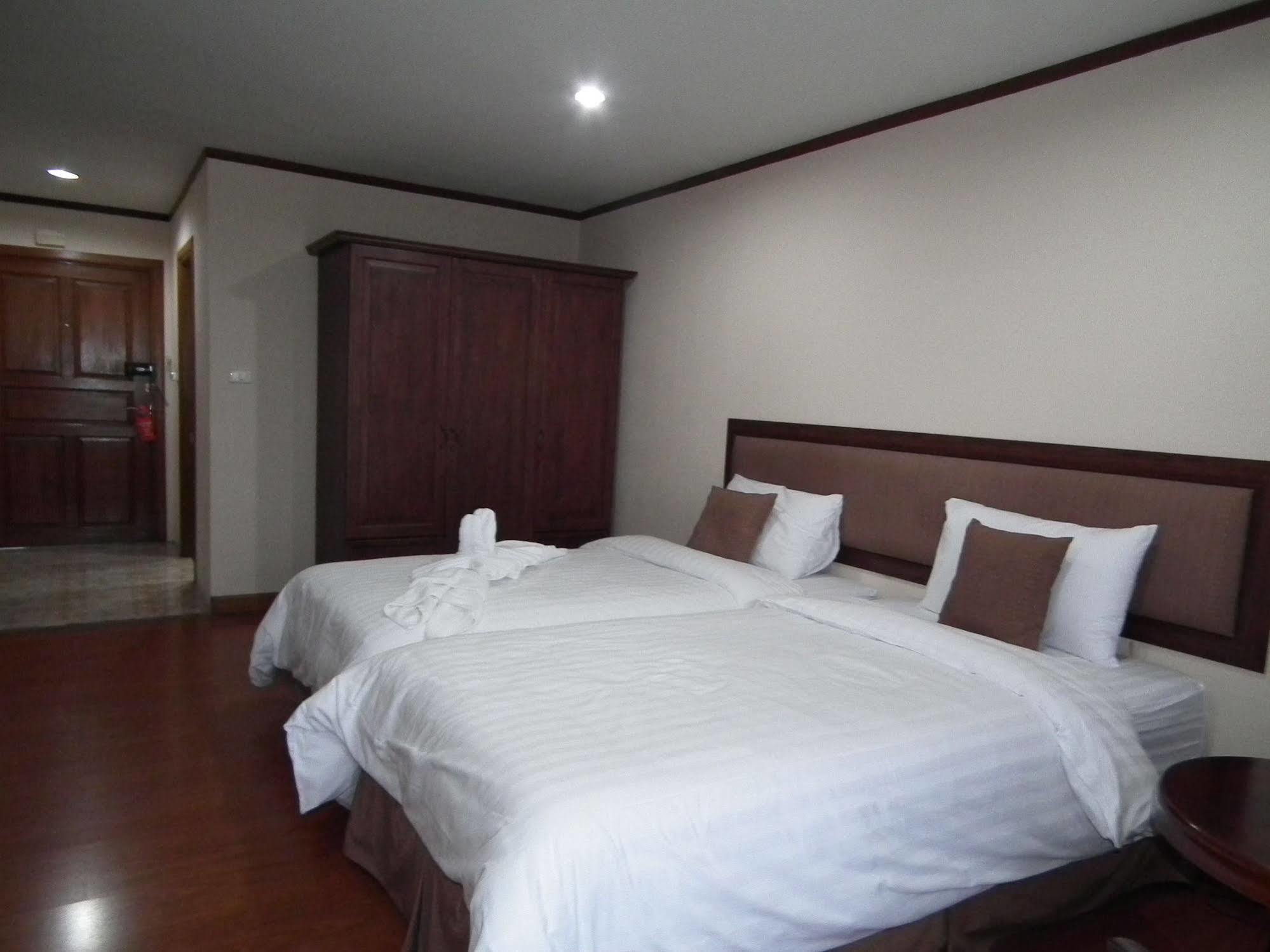 Abricole At Pattaya Hill Apartment Екстериор снимка