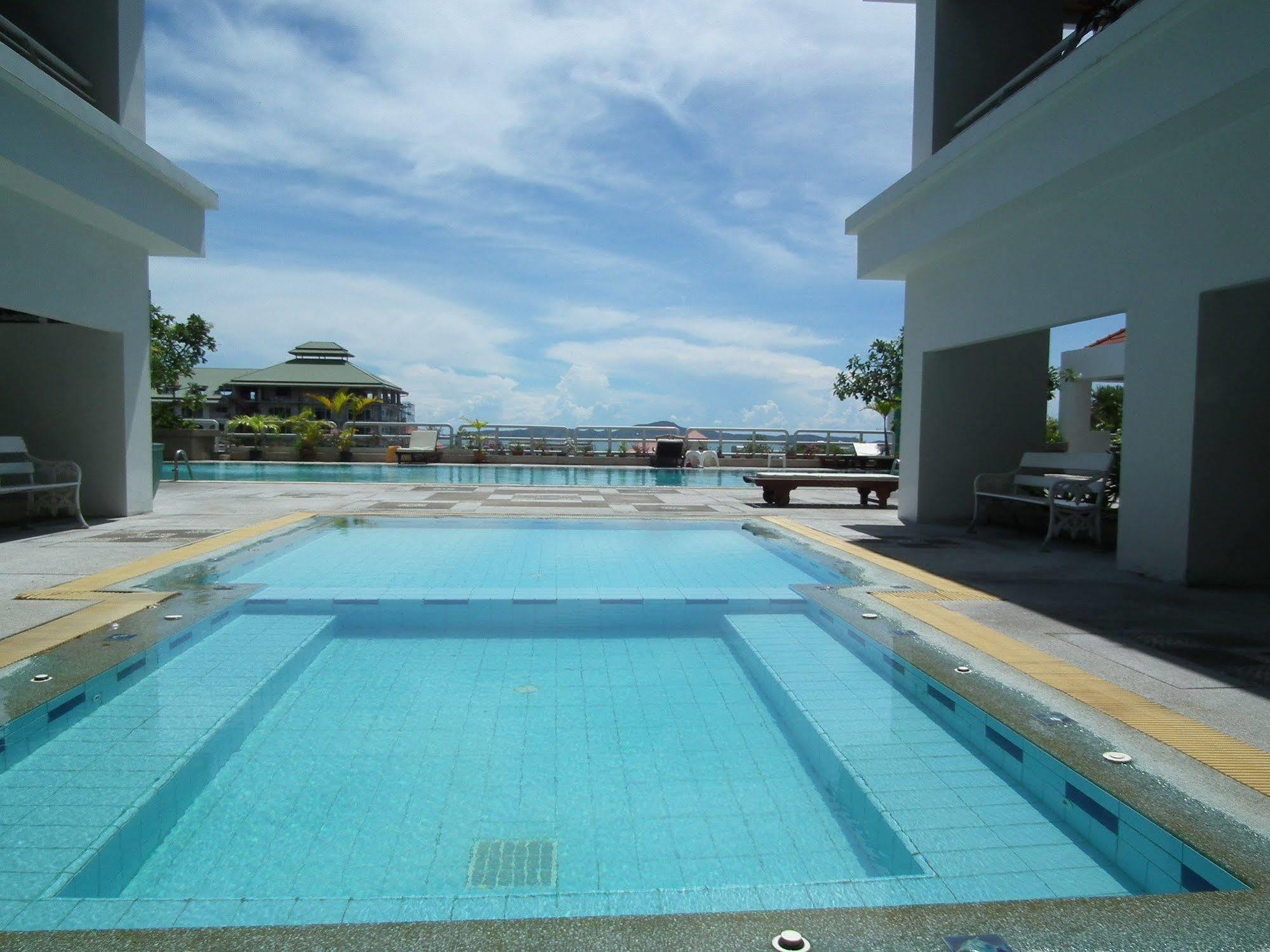 Abricole At Pattaya Hill Apartment Екстериор снимка