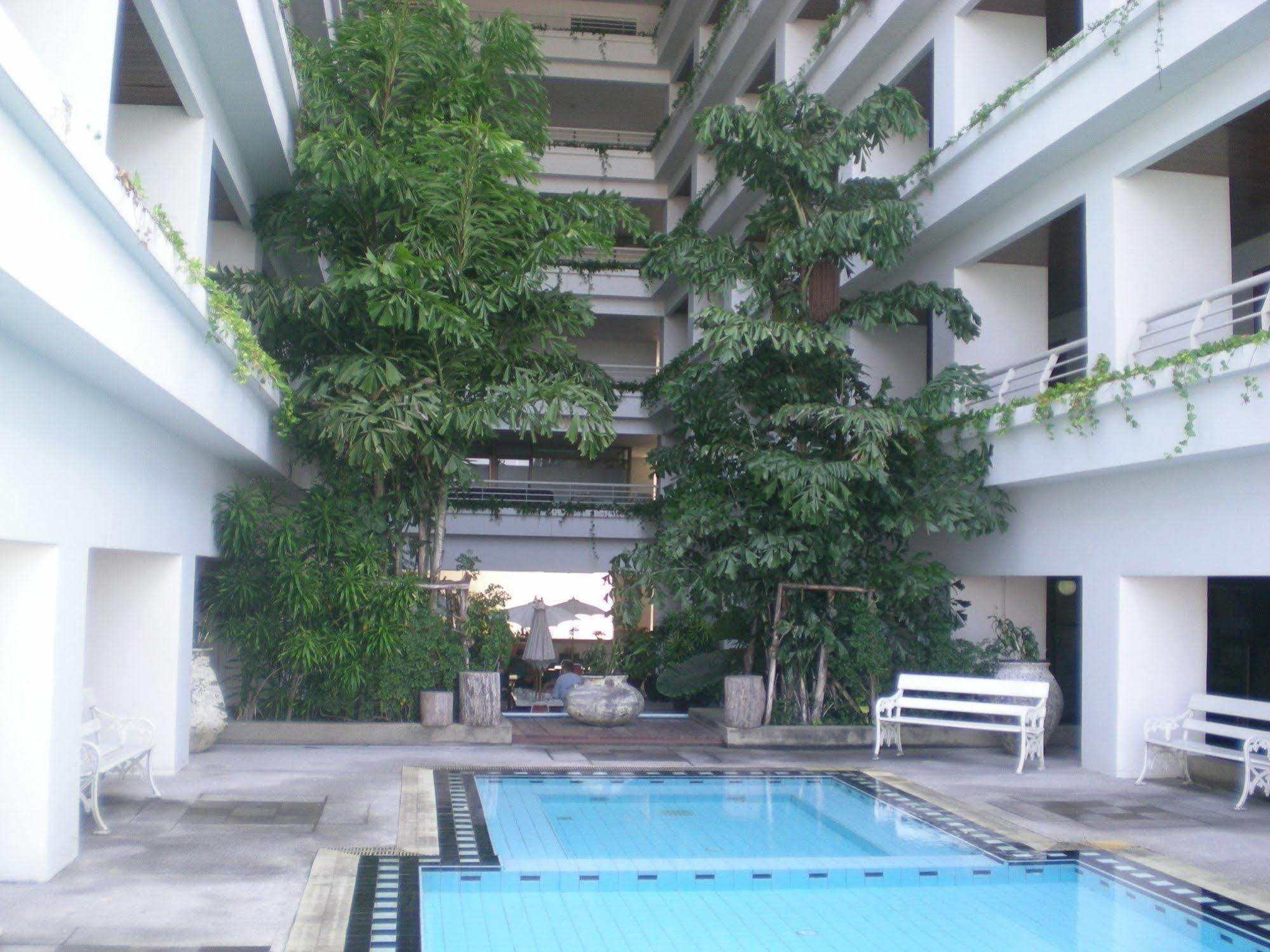 Abricole At Pattaya Hill Apartment Екстериор снимка